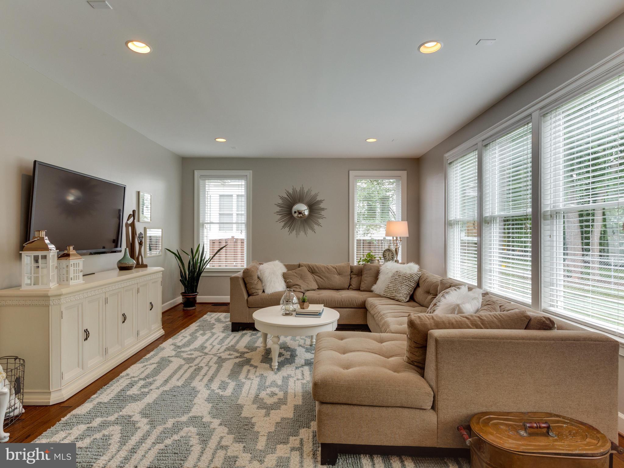 618 Tapawingo Road Southwest Vienna, VA 22180 - Photo 10 of 29 Spacious family room just off of kitchen.