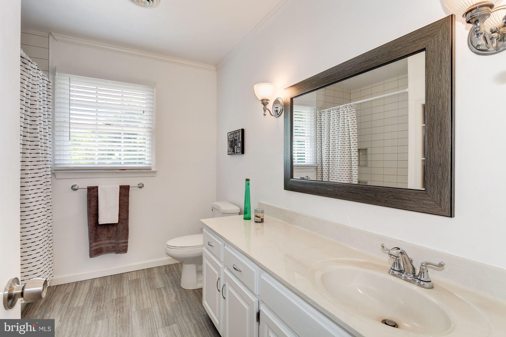 4017 Manor Oaks Road Phoenix, MD 21131 - Photo 17 of 30 Hall bath