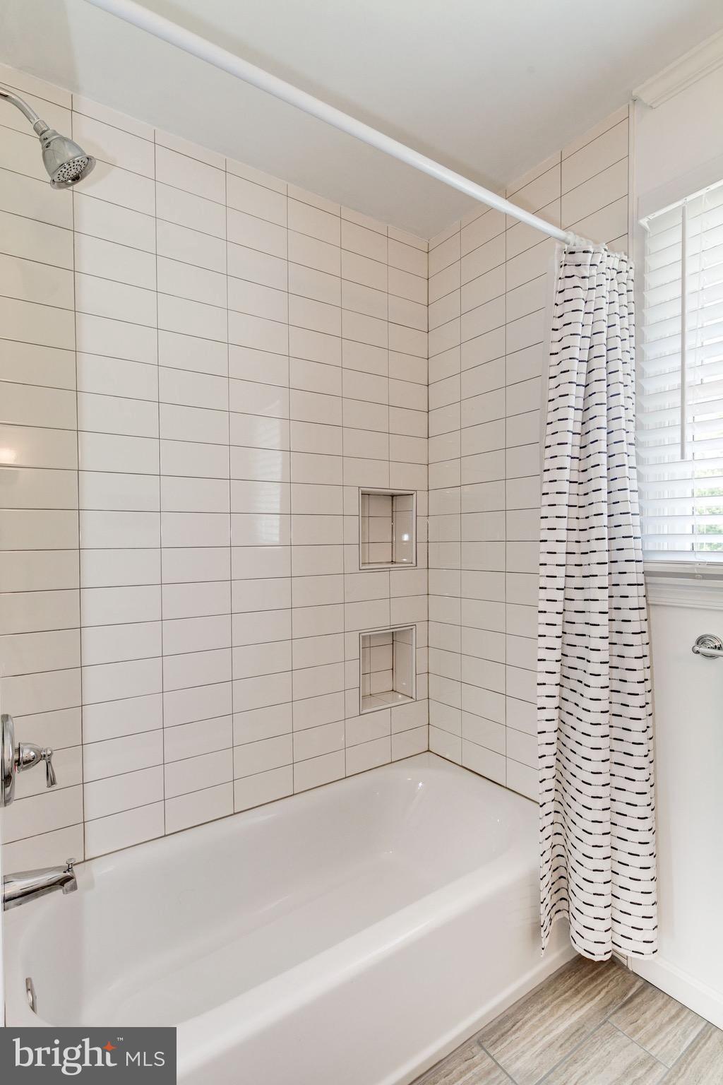 4017 Manor Oaks Road Phoenix, MD 21131 - Photo 18 of 30 Hall Bath Subway tile in Tub/Shower