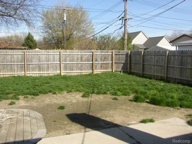 32036 Kelly Road Roseville, MI 48066 - Photo 25 of 25 P4250205.jpg