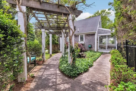 $2,500,000 | 7 Hill Wood Way, Sandwich, MA 02537