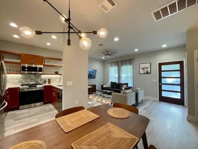 $2,750 | 3000 Prado Street, Unit B, Austin, TX 78702