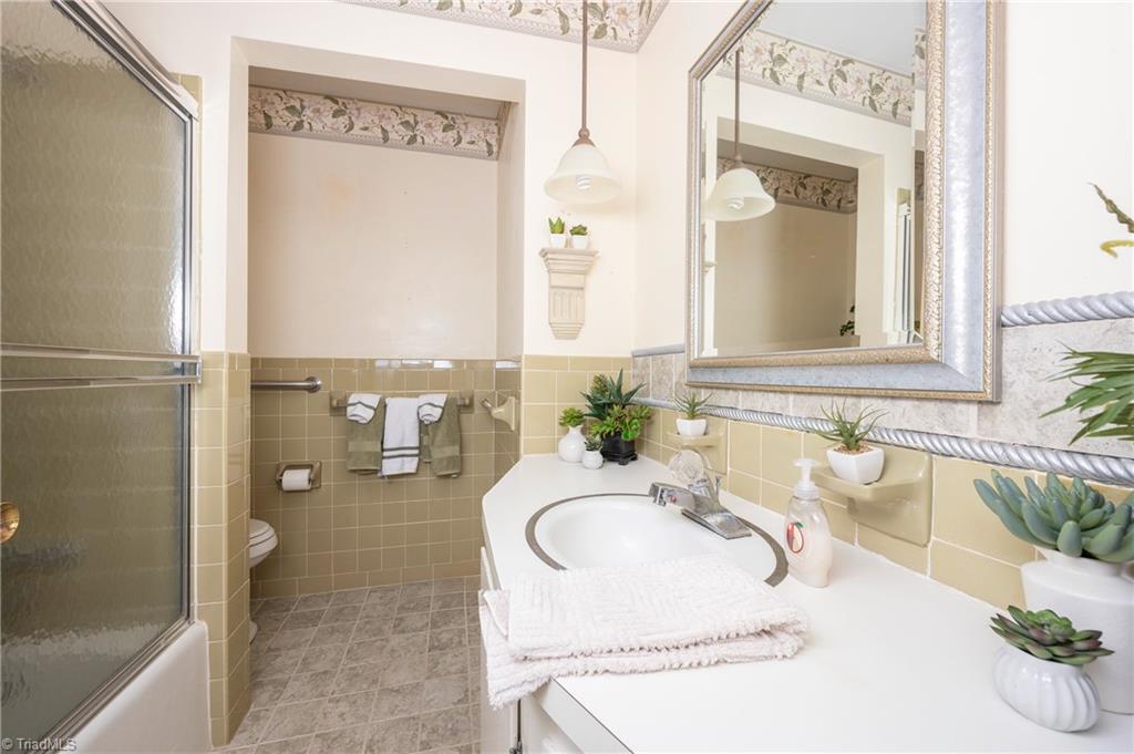 4255 Briar Creek Road Clemmons, NC 27012 - Photo 20 of 44 Guest Bathroom 2