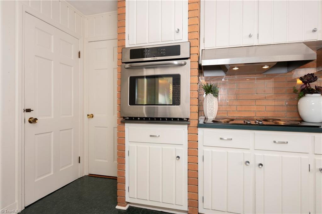 4255 Briar Creek Road Clemmons, NC 27012 - Photo 10 of 44 Kitchen: Wall Oven and electric cook top