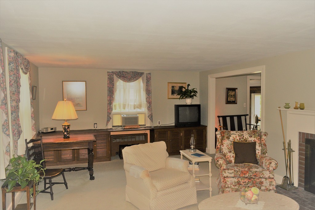 70 Oak Ridge Road Reading, MA 01867 - Photo 5 of 30