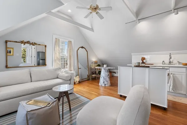 $3,200 | 3 Circle Street, Unit 3, Marblehead, MA 01945