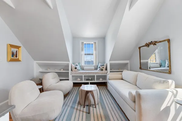 $3,200 | 3 Circle Street, Unit 3, Marblehead, MA 01945