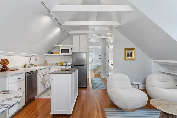 $3,200 | 3 Circle Street, Unit 3, Marblehead, MA 01945