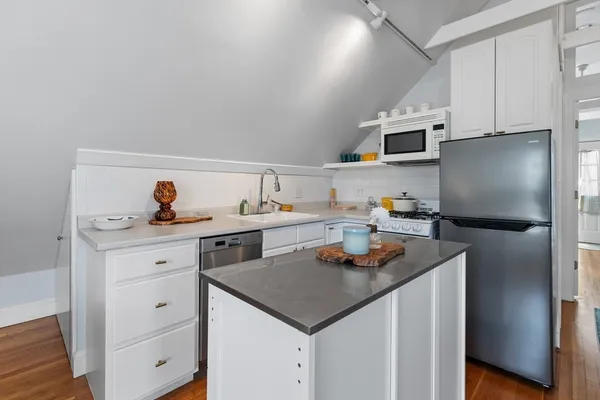 $3,200 | 3 Circle Street, Unit 3, Marblehead, MA 01945