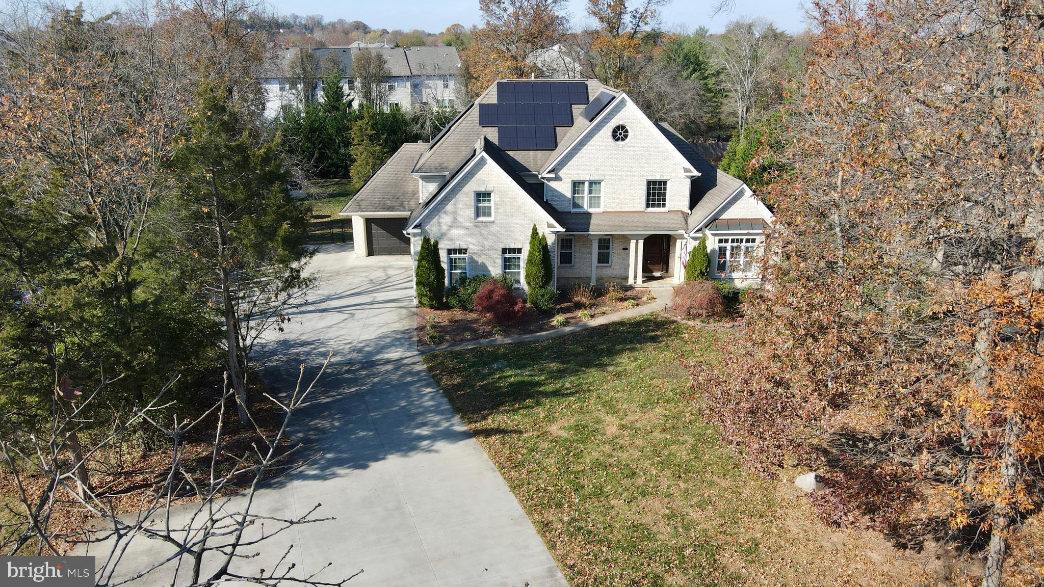 21490 Cedar Drive Sterling, VA 20164 - Photo 2 of 73 a front view of a house with garden