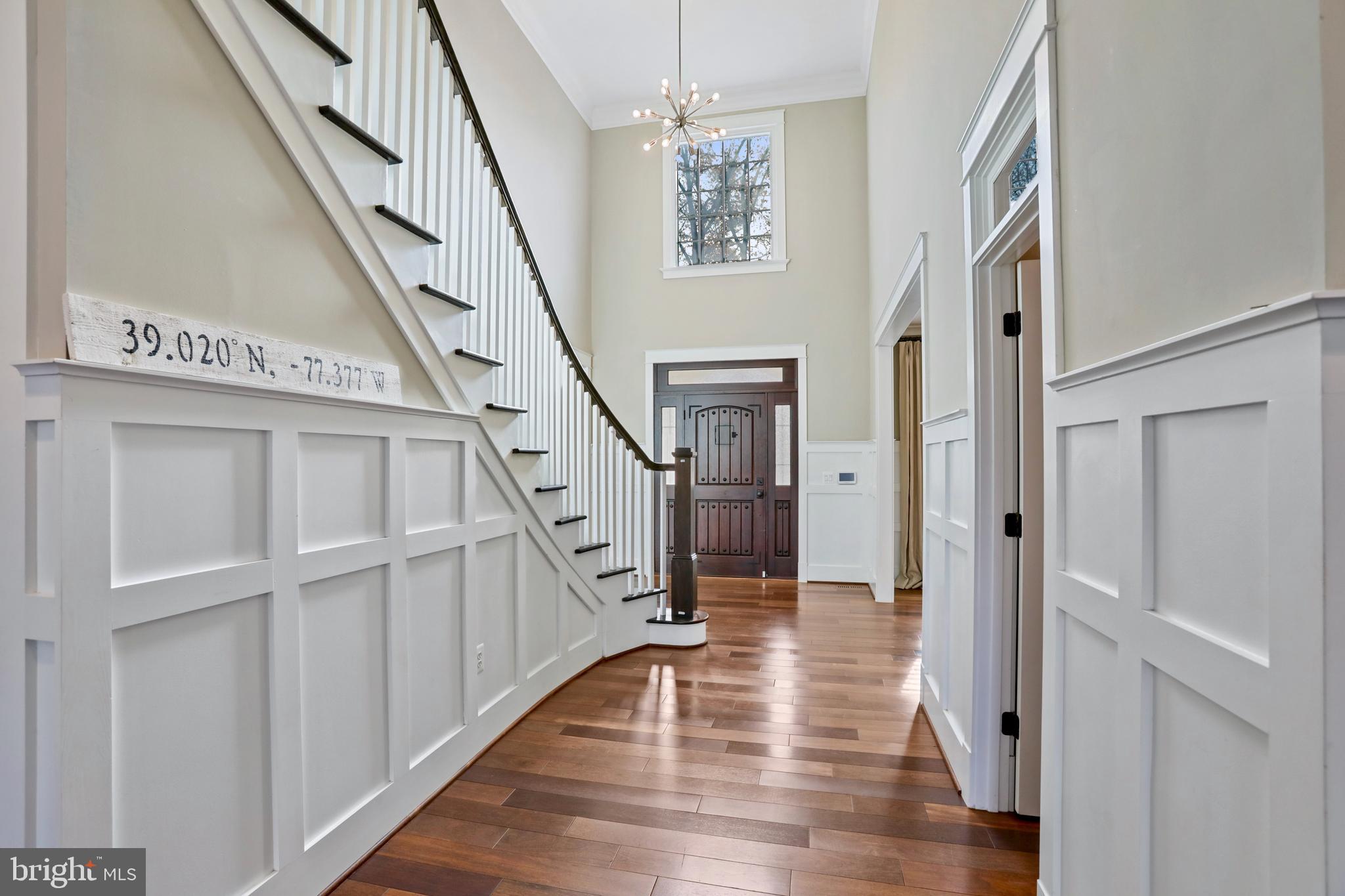 21490 Cedar Drive Sterling, VA 20164 - Photo 4 of 73 Foyer
