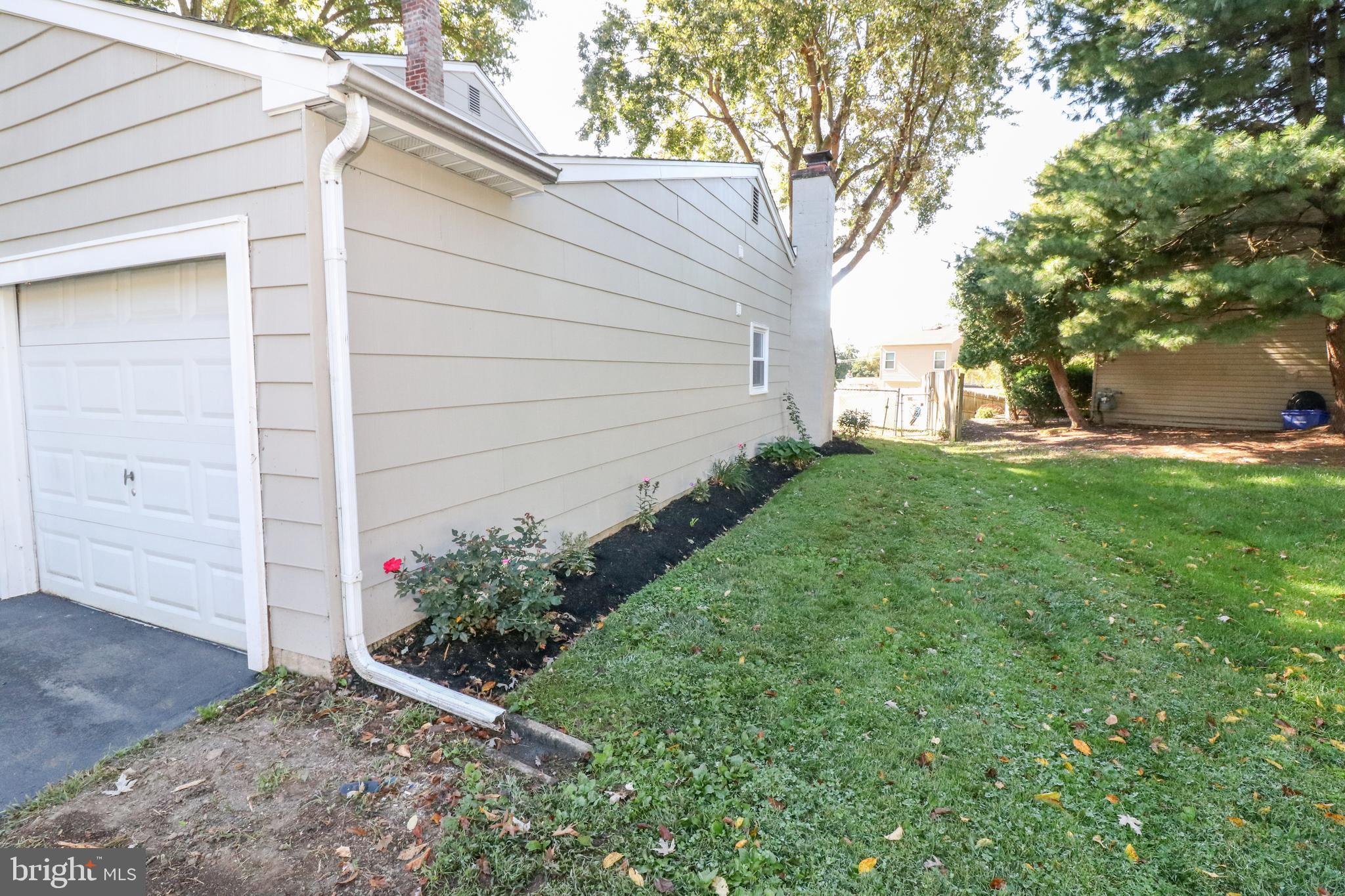 328 Coldspring Road Southampton, PA 18966 - Photo 7 of 29 Side Yard