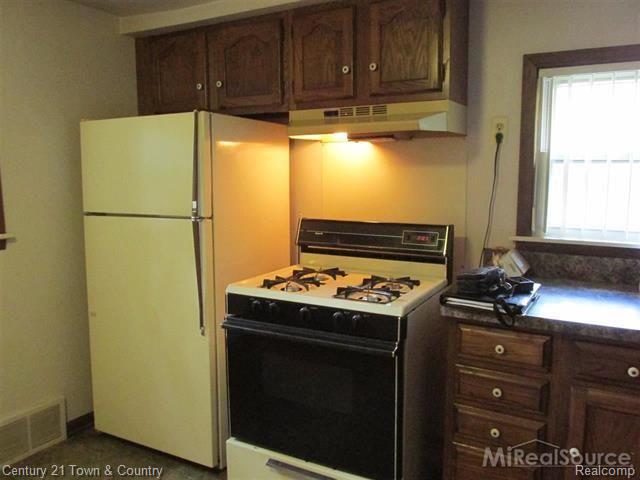1731 East Gunn Road Rochester, MI 48306 - Photo 6 of 13 6.JPG