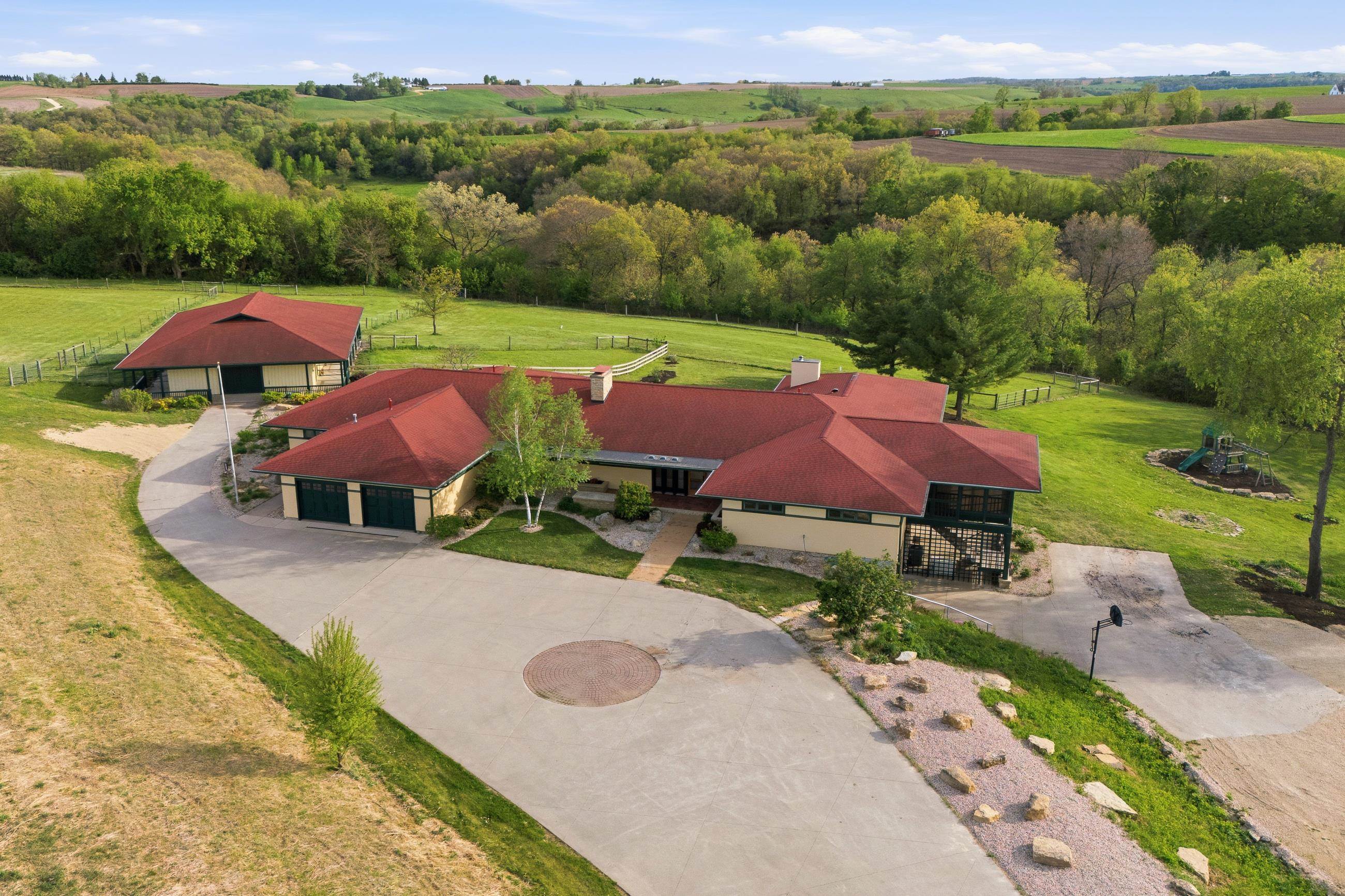 1049 Miller Road Mineral Point, WI 53565 - Photo 4 of 90