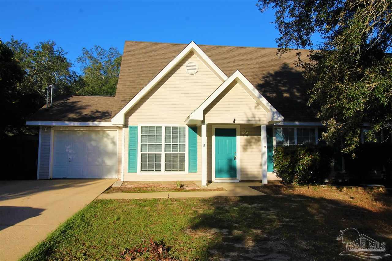 a view of a house with backyard and garden