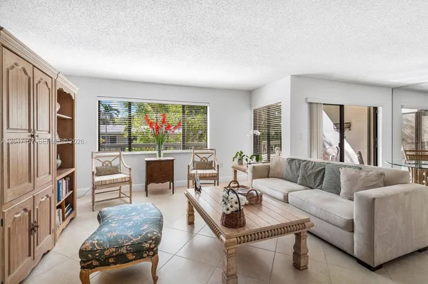 $3,800 | 1520 Salzedo Street, Unit F, Coral Gables, FL 33134