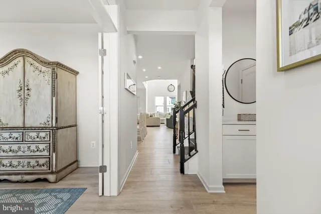 a view of livingroom with furniture