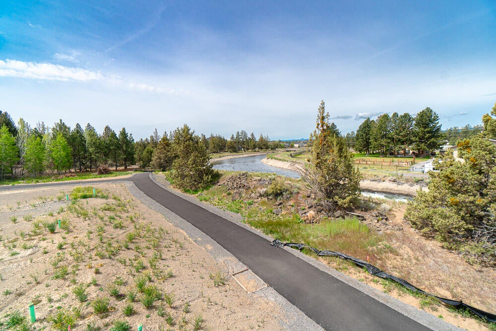 3808 Cole Road Bend, OR 97701 - Photo 27 of 43 Petrosa_Community_1000x-2
