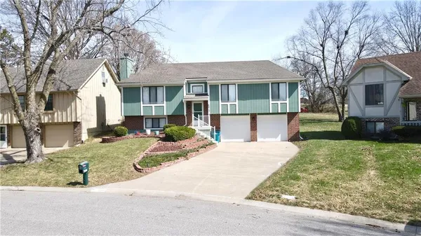 $290,000 | 6813 East 144th Place, Grandview, MO 64030