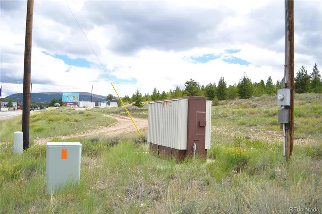 a view of building with car parked