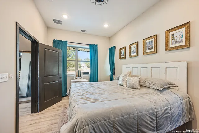 $550,000 | 144 County Road 7725, Natalia, TX 78059