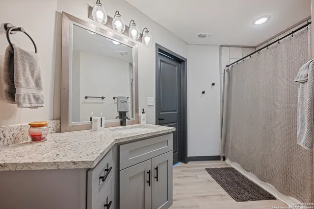 $550,000 | 144 County Road 7725, Natalia, TX 78059