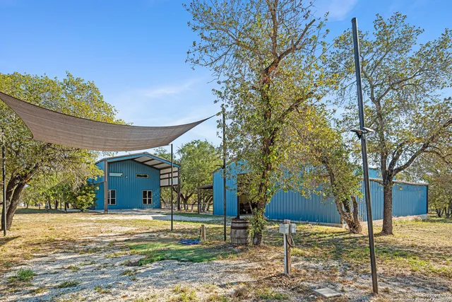 $550,000 | 144 County Road 7725, Natalia, TX 78059