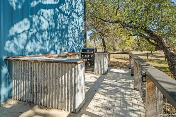 $550,000 | 144 County Road 7725, Natalia, TX 78059