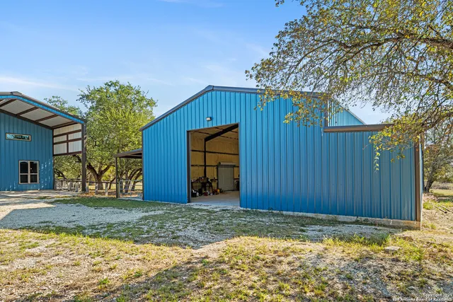 $550,000 | 144 County Road 7725, Natalia, TX 78059