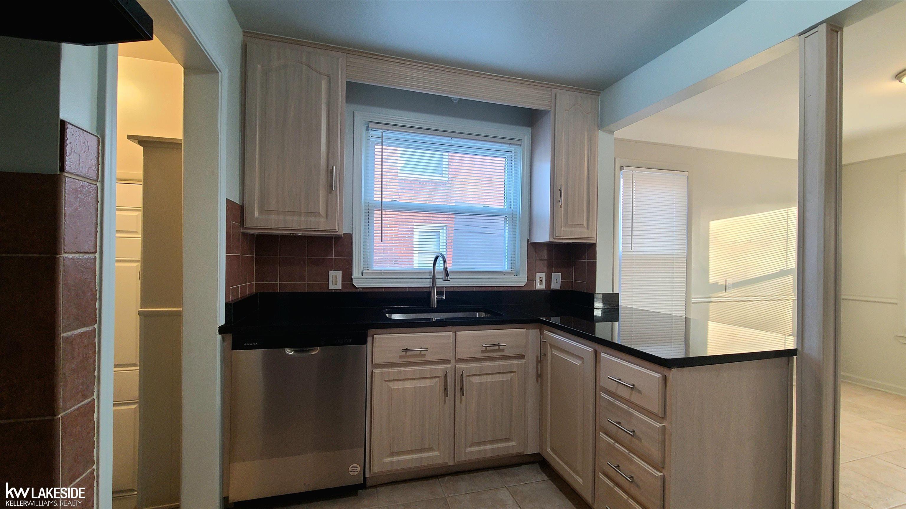 21247 Newcastle Road Harper Woods, MI 48225 - Photo 17 of 34