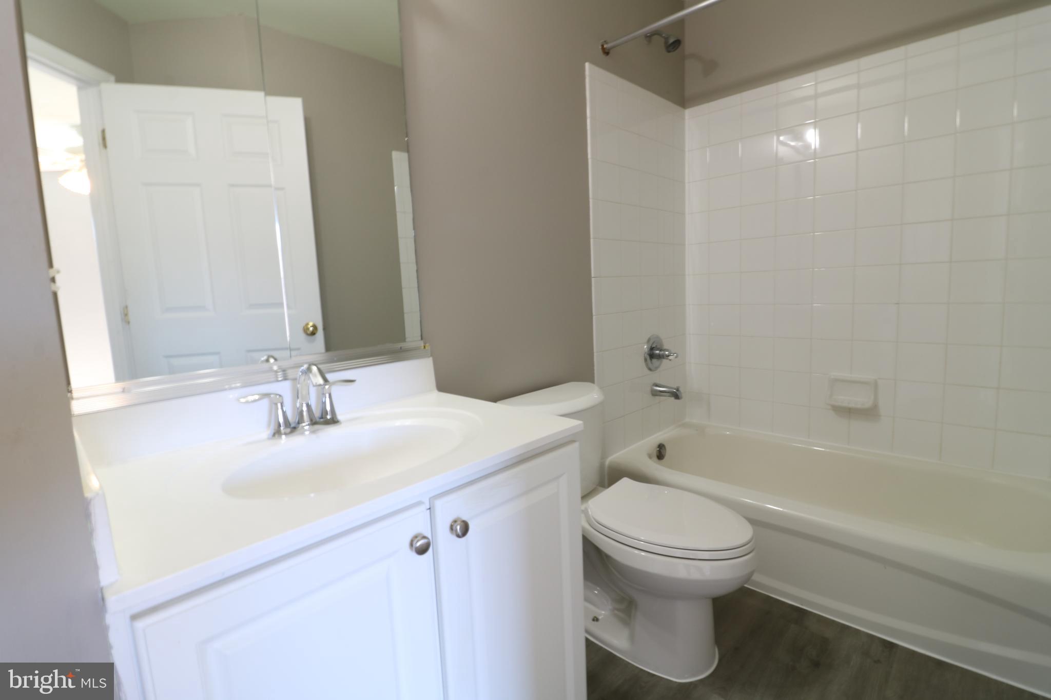 25497 Carrington Drive Chantilly, VA 20152 - Photo 23 of 41 a bathroom with a sink a toilet and shower