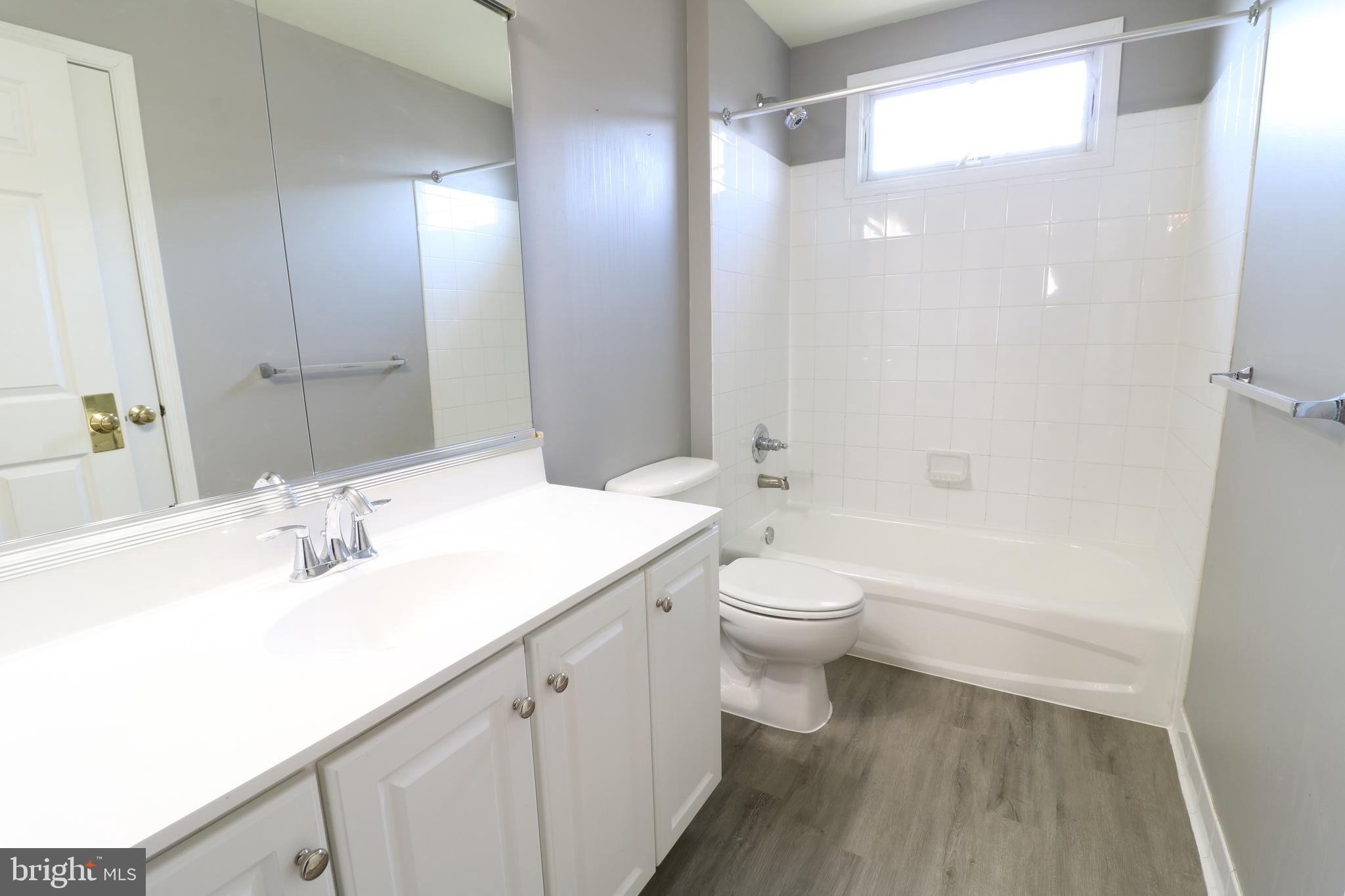 25497 Carrington Drive Chantilly, VA 20152 - Photo 26 of 41 a bathroom with a sink a toilet and shower
