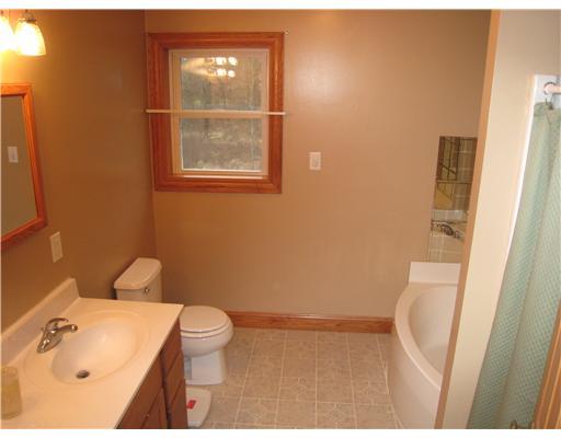 319 Brent Road Grove City, PA 16127 - Photo 13 of 17 Master Bath/Spa.