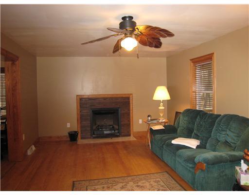 319 Brent Road Grove City, PA 16127 - Photo 6 of 17 Living Room.