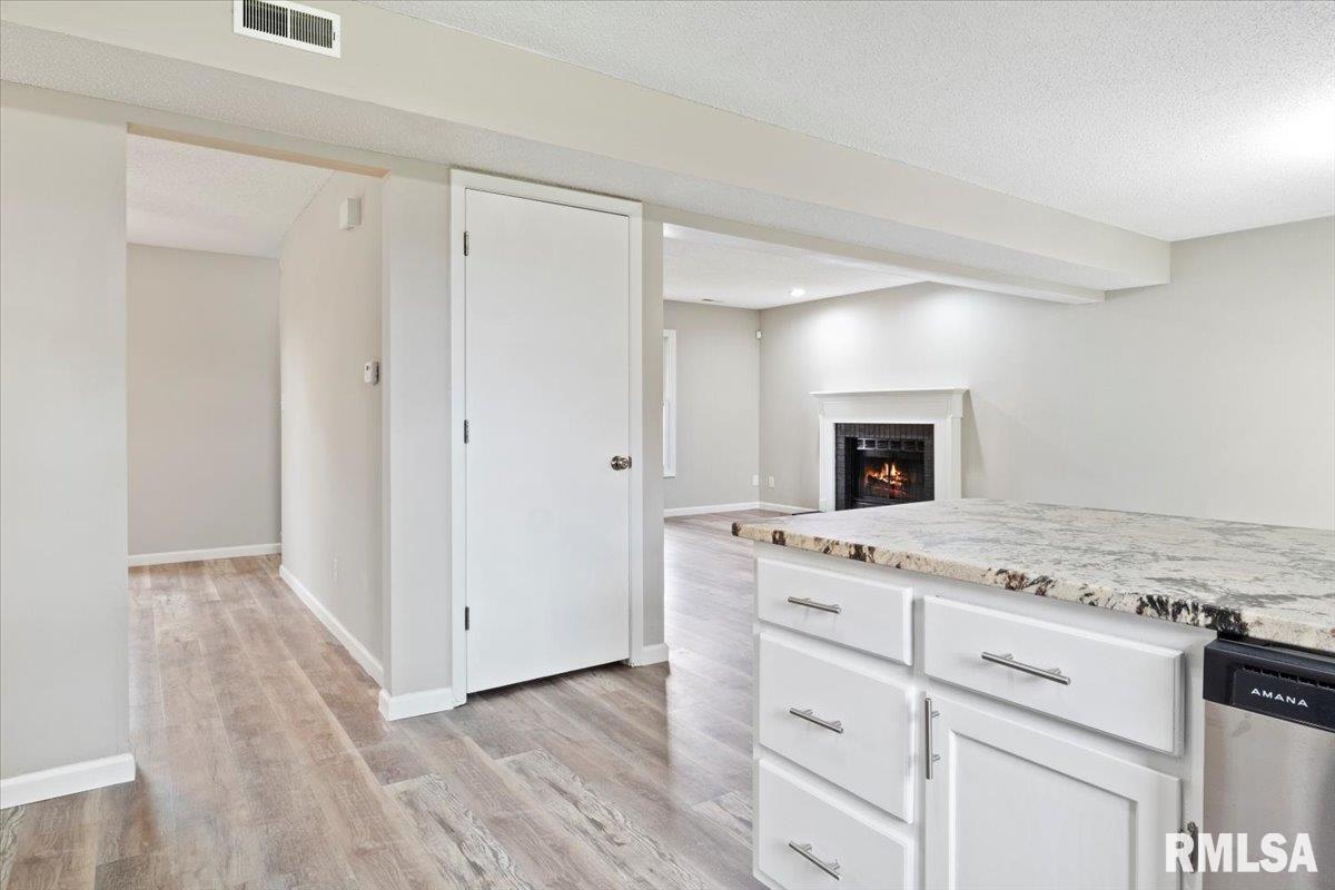 2409 Mayfair Road Springfield, IL 62703 - Photo 11 of 28