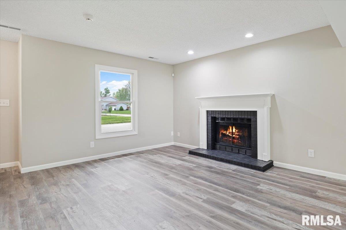 2409 Mayfair Road Springfield, IL 62703 - Photo 5 of 28