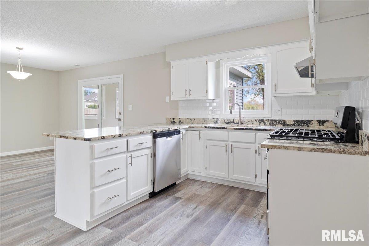 2409 Mayfair Road Springfield, IL 62703 - Photo 9 of 28