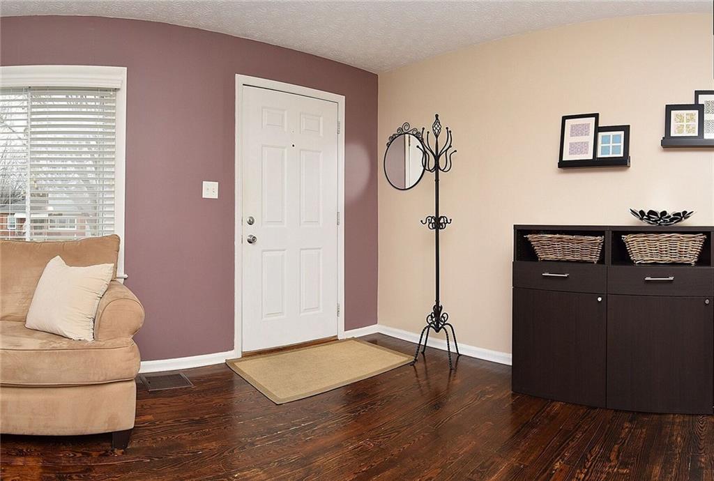 135 Hoss Road Indianapolis, IN 46217 - Photo 4 of 30 Gallery Image 4
