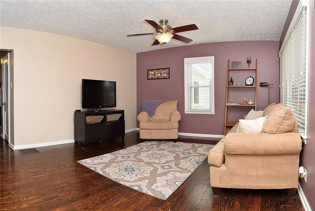 135 Hoss Road Indianapolis, IN 46217 - Photo 7 of 30 Gallery Image 7