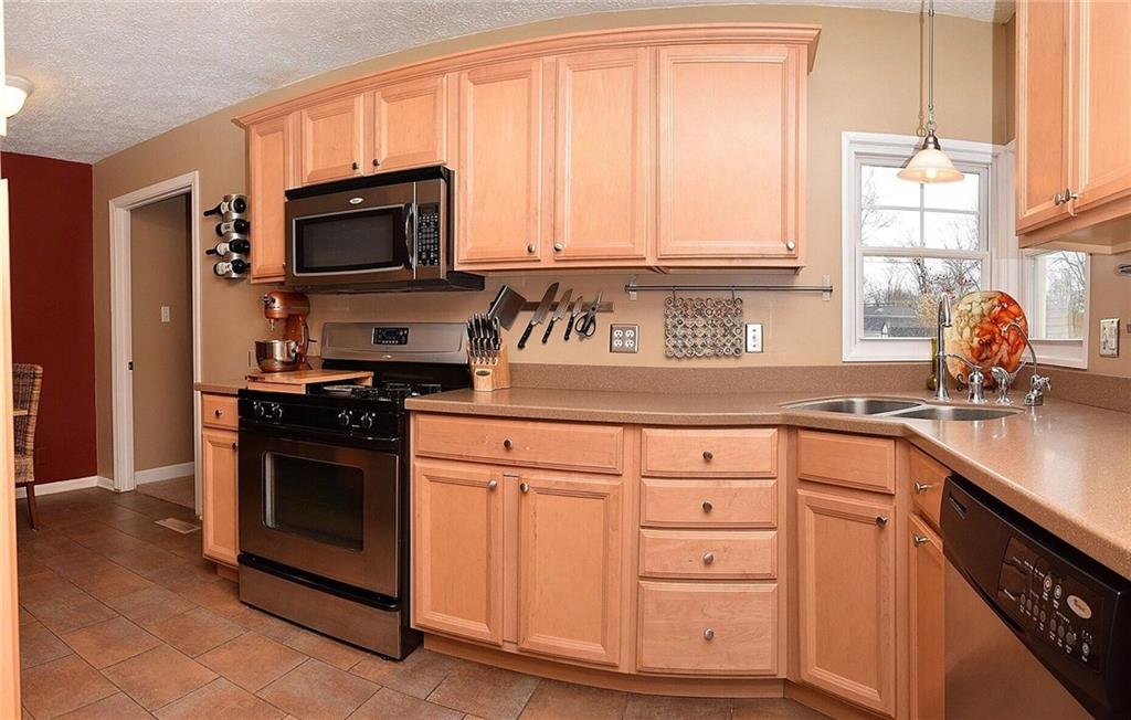 135 Hoss Road Indianapolis, IN 46217 - Photo 8 of 30 Gallery Image 8