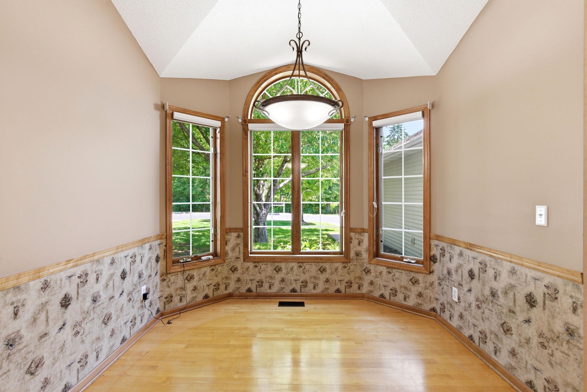 11204 Virginia Road Bloomington, MN 55438 - Photo 5 of 49 Gallery Image 5