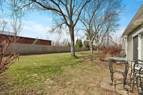 $239,500 | 1915 Ozark Parkway, Unit 1915, Algonquin, IL 60102