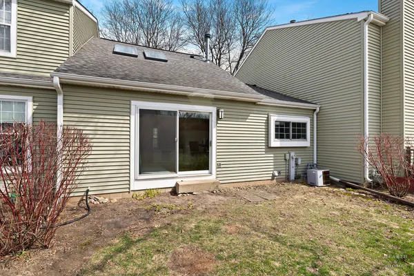 $239,500 | 1915 Ozark Parkway, Unit 1915, Algonquin, IL 60102