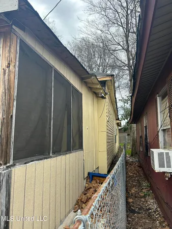 $450 | 215 Ave G, Greenwood, MS 38930