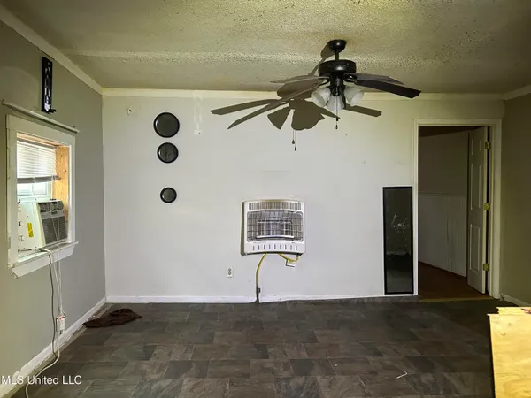 $450 | 215 Ave G, Greenwood, MS 38930