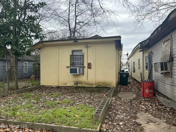 $450 | 215 Ave G, Greenwood, MS 38930