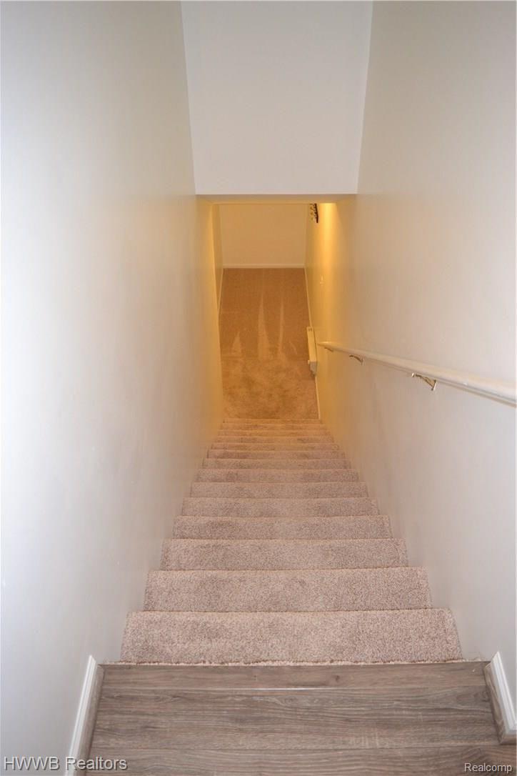 5304 Brookemonte Circle Rochester, MI 48306 - Photo 21 of 26 Stairwell to mud room and garage