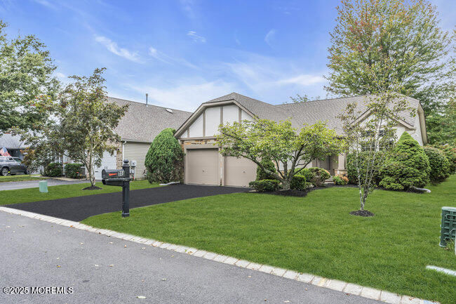 11 Sedgwick Square Jackson, NJ 08527 - Photo 1 of 19 a front view of a house with a yard