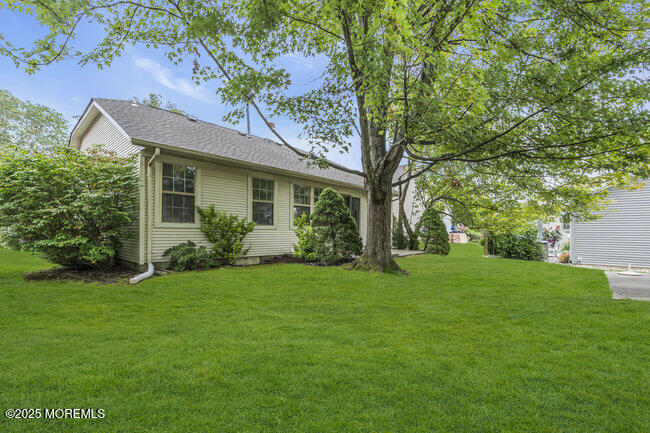 11 Sedgwick Square Jackson, NJ 08527 - Photo 18 of 19 a front view of a house with garden