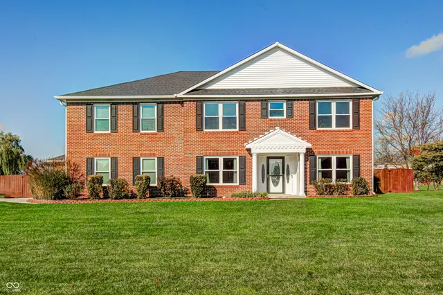 $525,000 | 3176 South Parker Lane, New Palestine, IN 46163